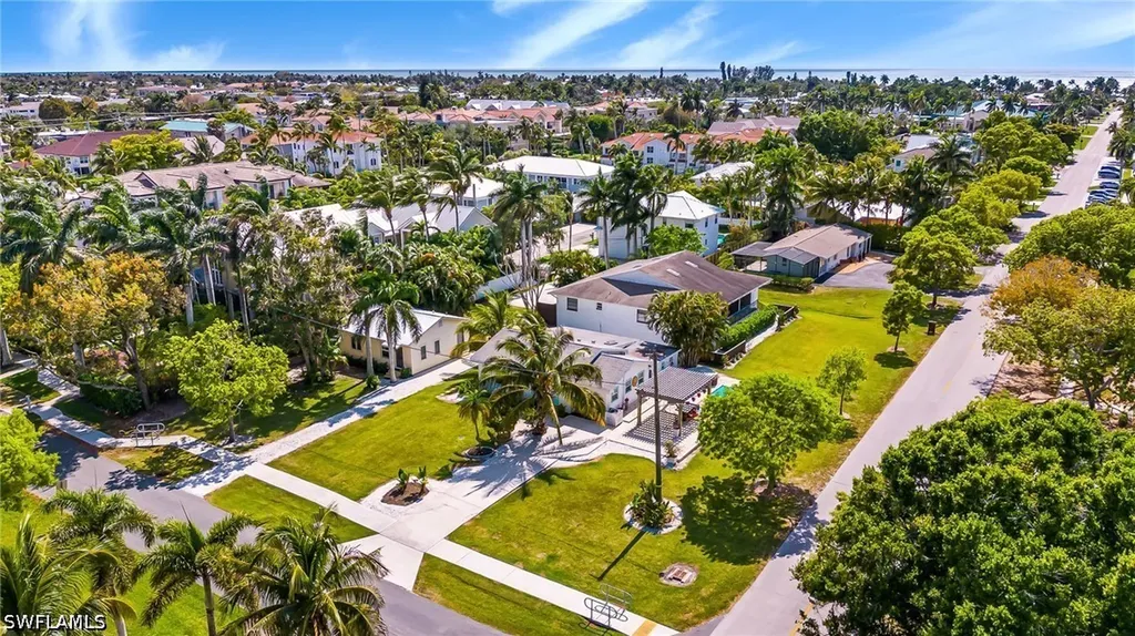 560 9th Avenue S Naples FL 34102