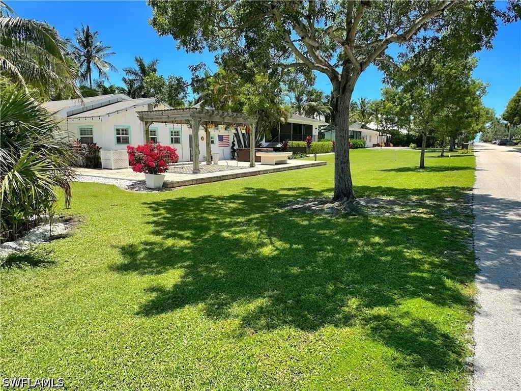 560 9th Avenue S Naples FL 34102