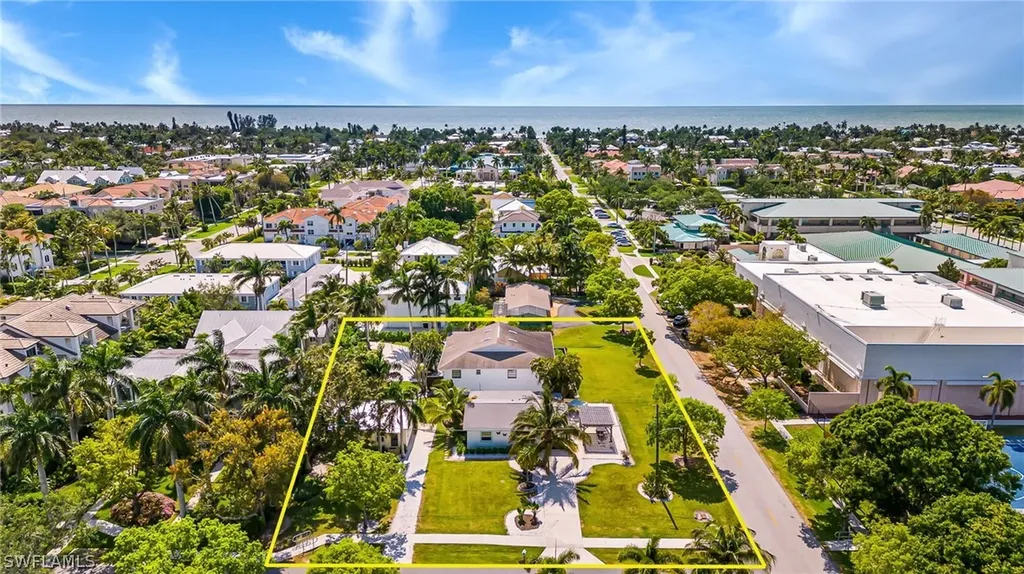 560 9th Avenue S Naples FL 34102