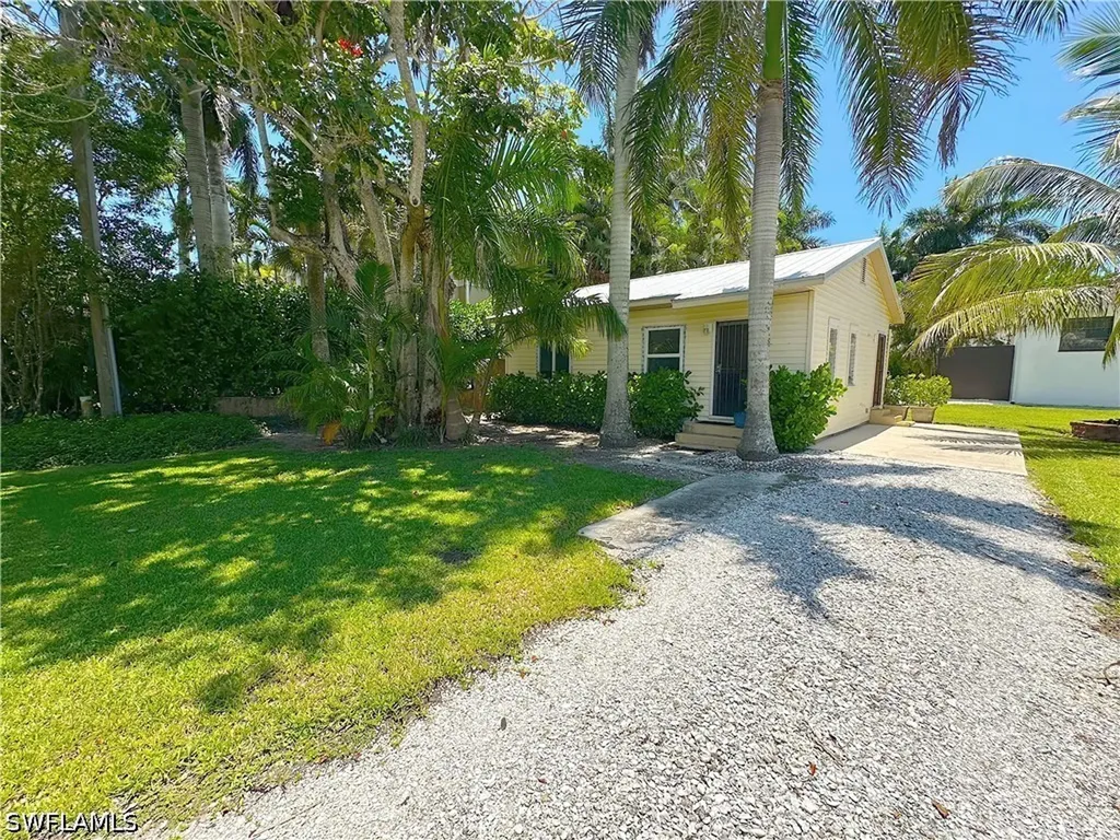 560 9th Avenue S Naples FL 34102