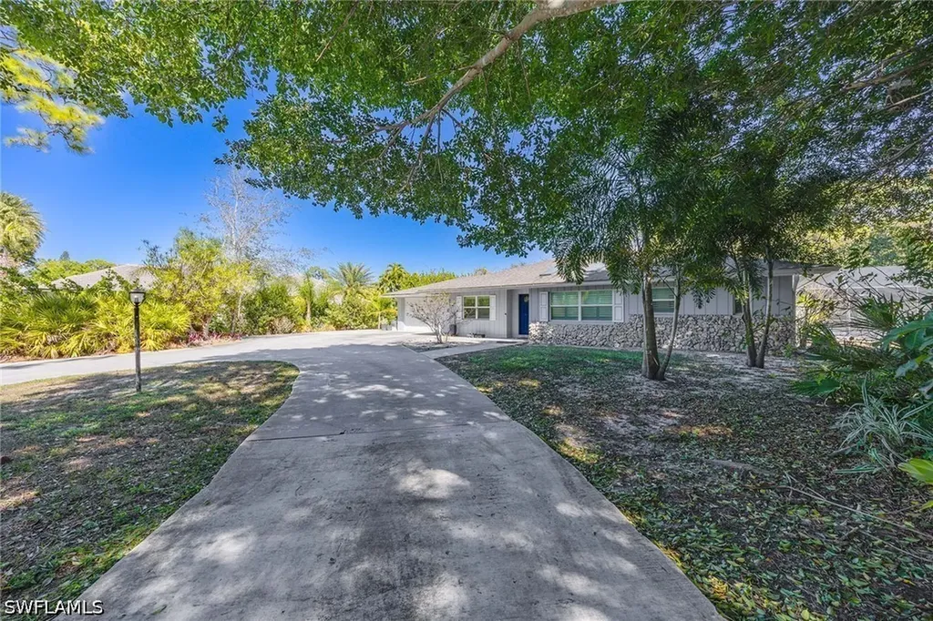 Naples FL, 6574 Trail Boulevard