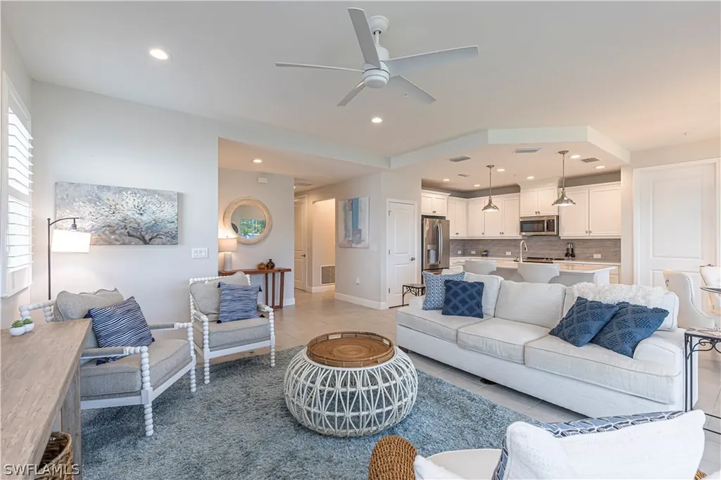 2561 Seychelles Drive Naples FL 34112