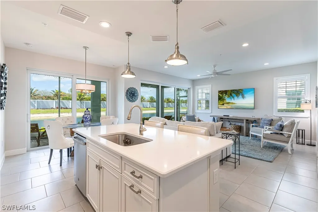 2561 Seychelles Drive Naples FL 34112