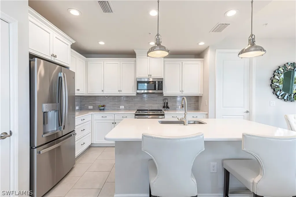 2561 Seychelles Drive Naples FL 34112