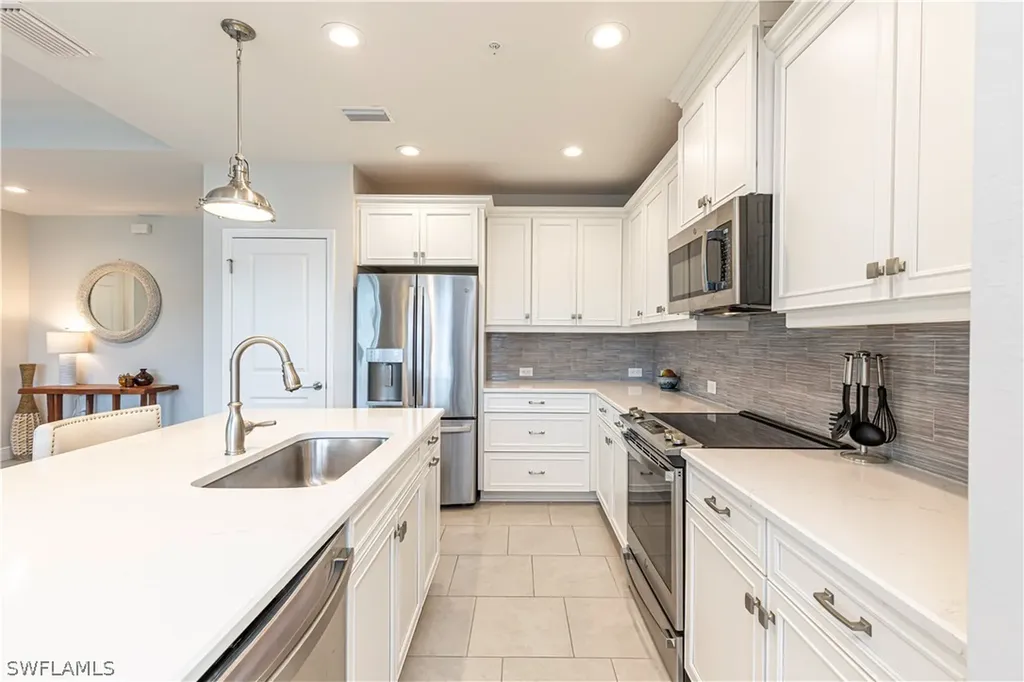 2561 Seychelles Drive Naples FL 34112