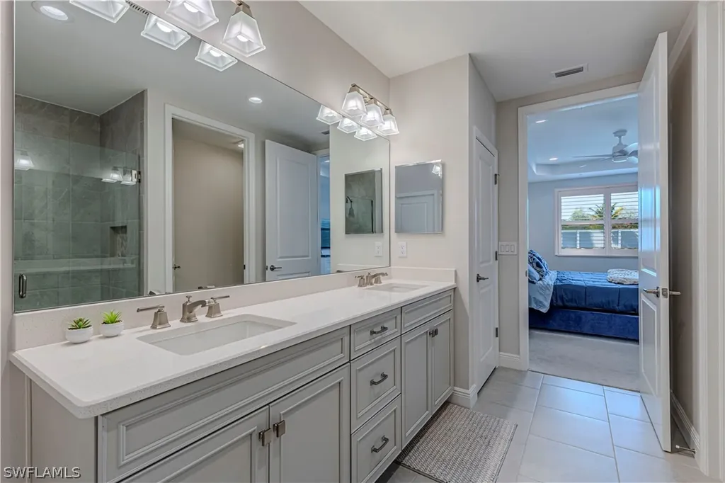 2561 Seychelles Drive Naples FL 34112