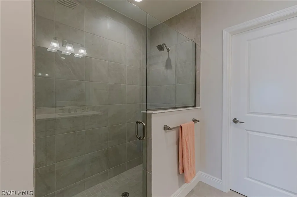 2561 Seychelles Drive Naples FL 34112