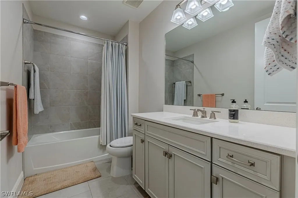 2561 Seychelles Drive Naples FL 34112