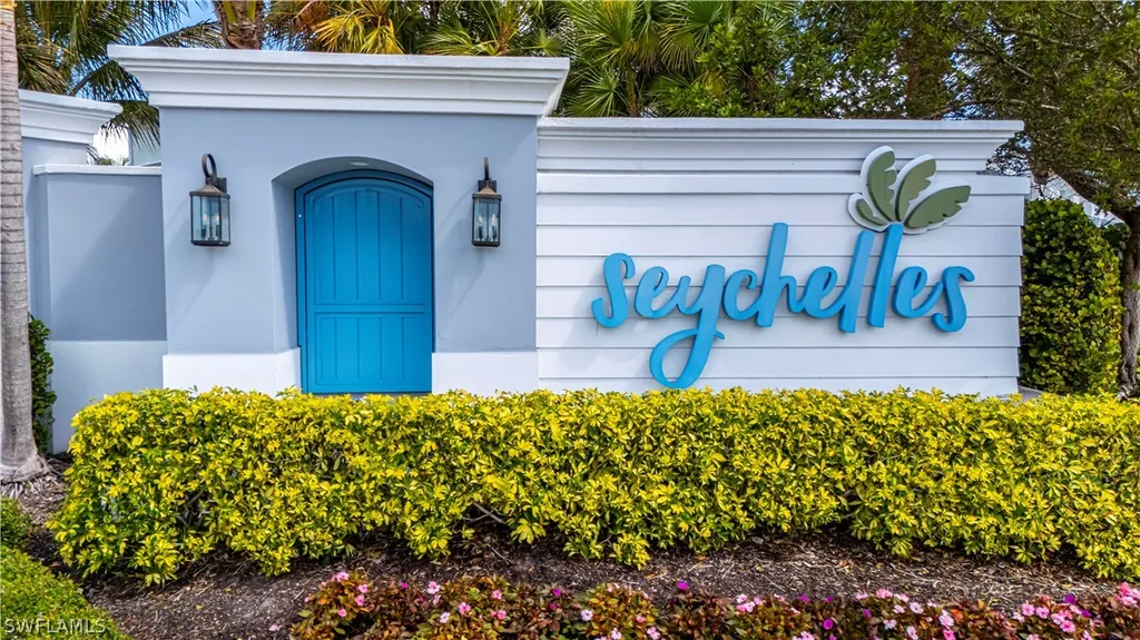 2561 Seychelles Drive Naples FL 34112