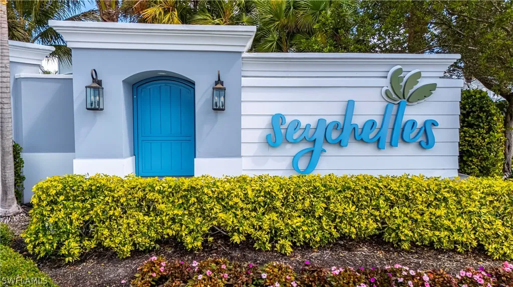 2561 Seychelles Drive Naples FL 34112