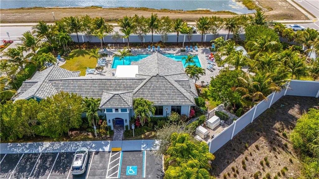 2561 Seychelles Drive Naples FL 34112