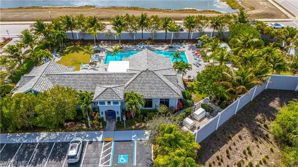 2561 Seychelles Drive Naples FL 34112