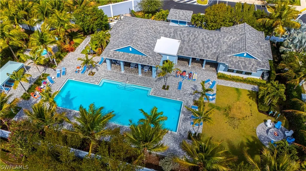 2561 Seychelles Drive Naples FL 34112