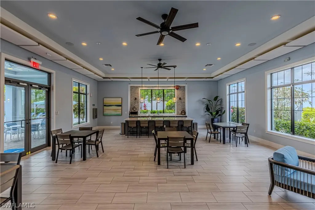 2561 Seychelles Drive Naples FL 34112