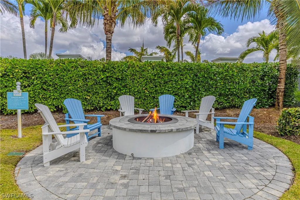 2561 Seychelles Drive Naples FL 34112