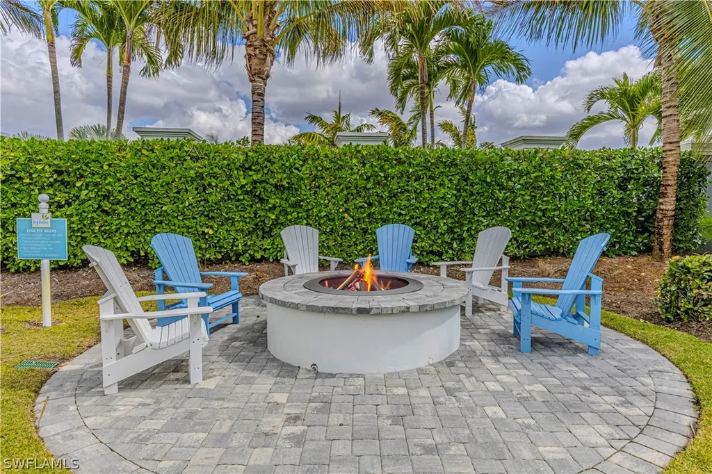 2561 Seychelles Drive Naples FL 34112