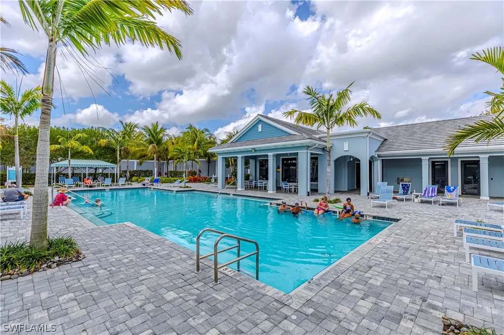 2561 Seychelles Drive Naples FL 34112
