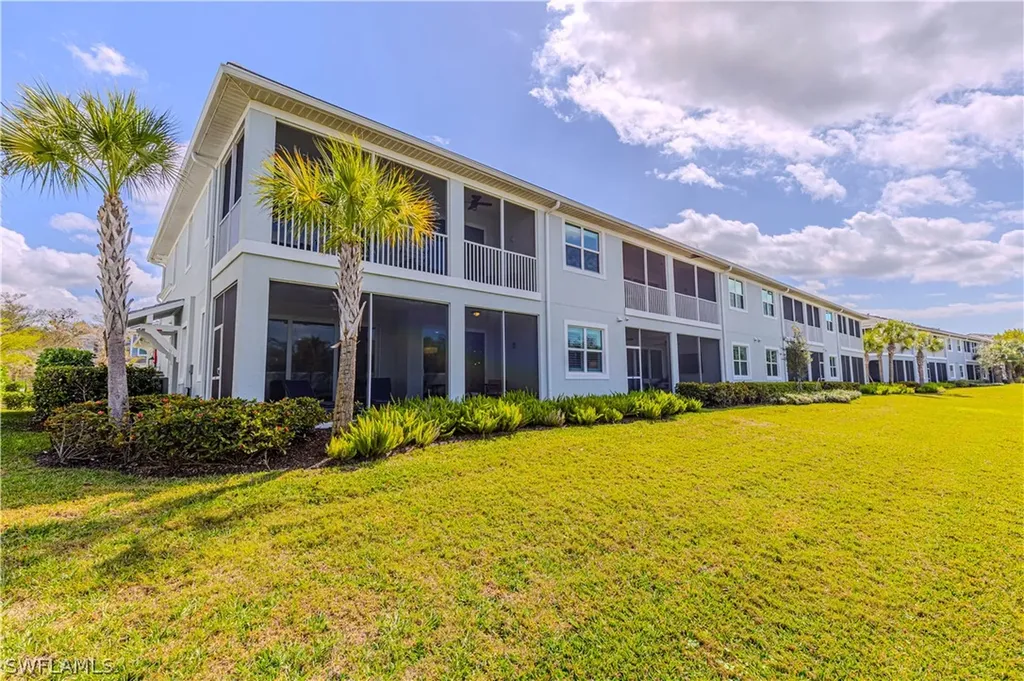 2561 Seychelles Drive Naples FL 34112