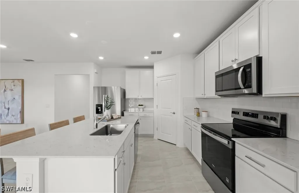 609 Oasis Lake Place Lehigh Acres FL 33936