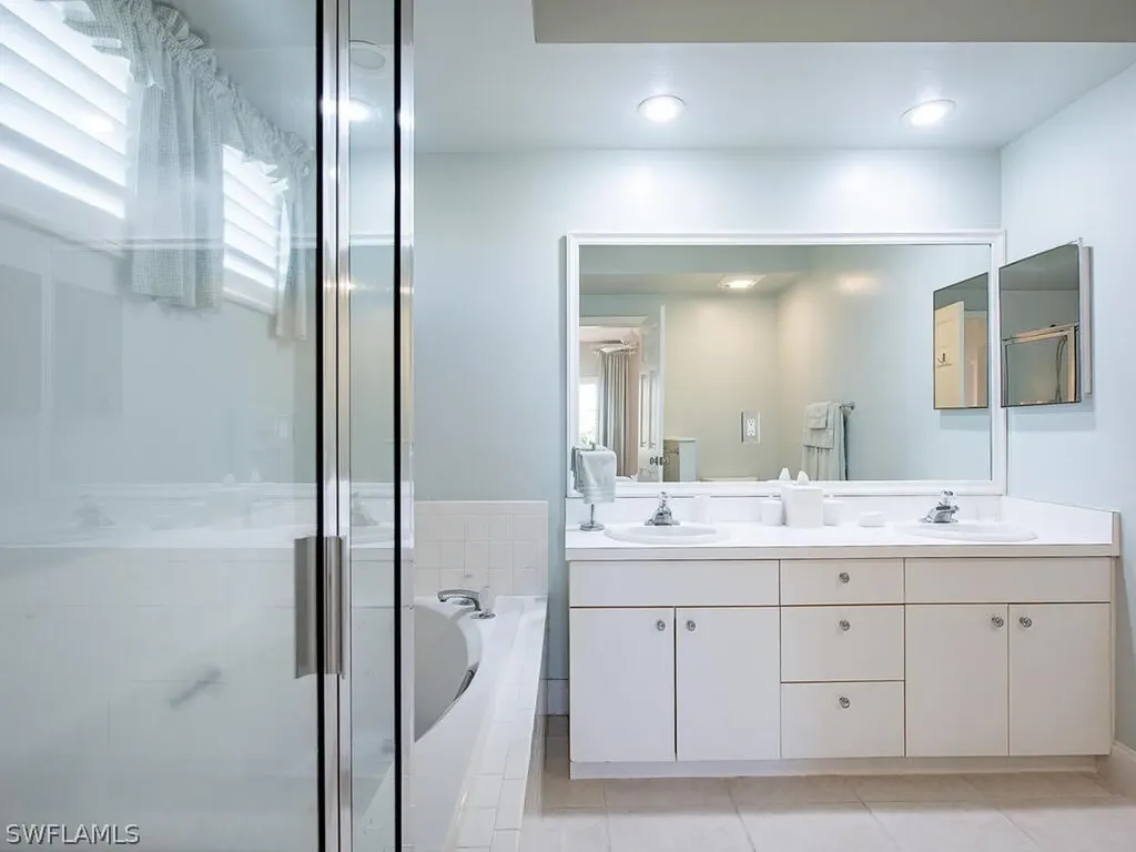 5818 Glencove Drive Naples FL 34108