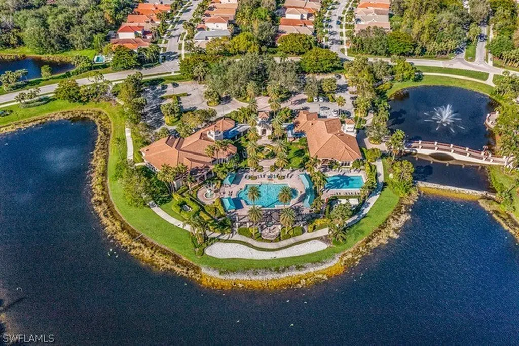 1278 Barrigona Court Naples FL 34119