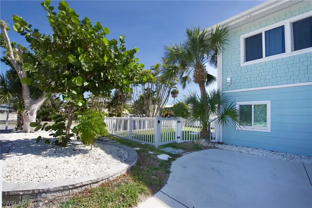 5440 Palmetto Street Fort Myers Beach FL 33931