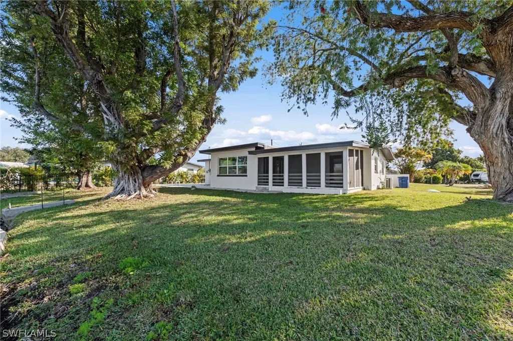 1313 Thompson Street North Fort Myers FL 33903
