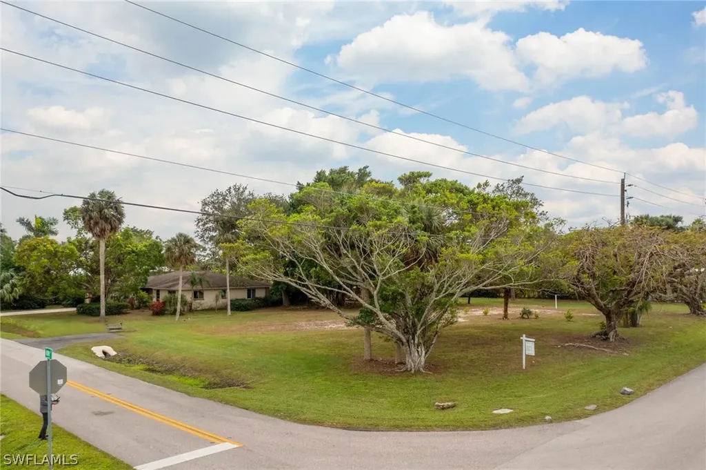 264 Cypress Way Way W Naples FL 34110