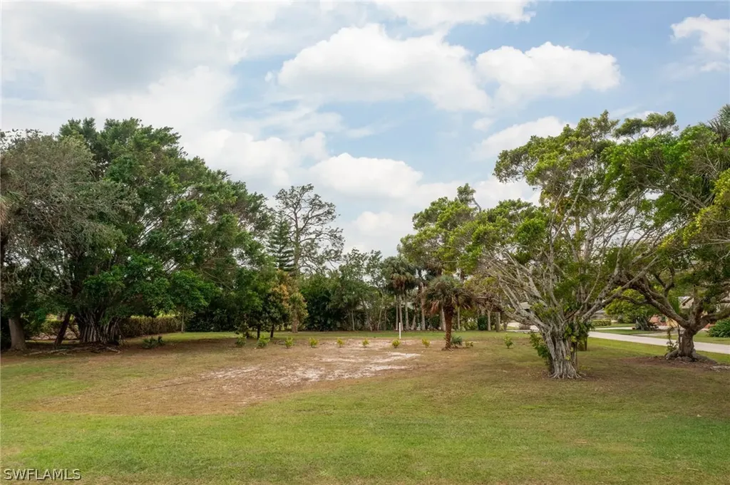 264 Cypress Way Way W Naples FL 34110
