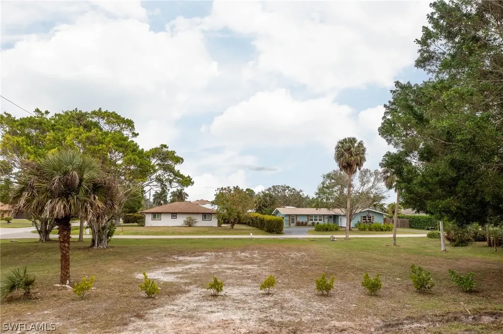 264 Cypress Way Way W Naples FL 34110