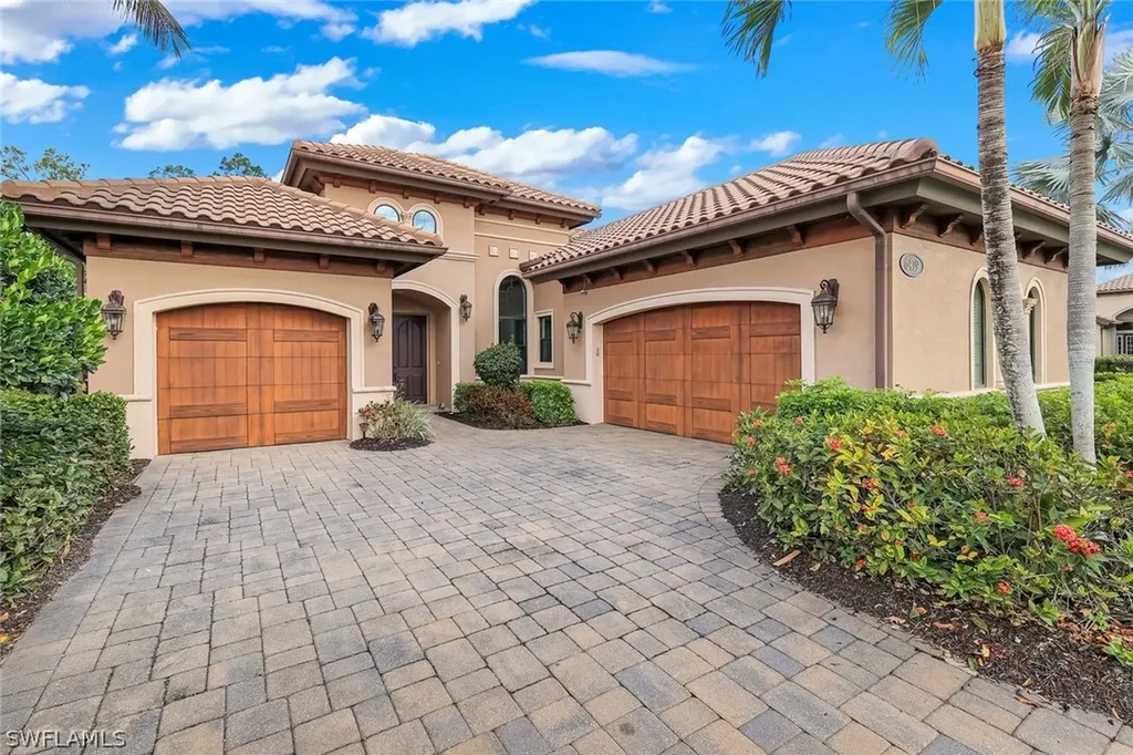 Naples FL, 6419 Vivaldi Court