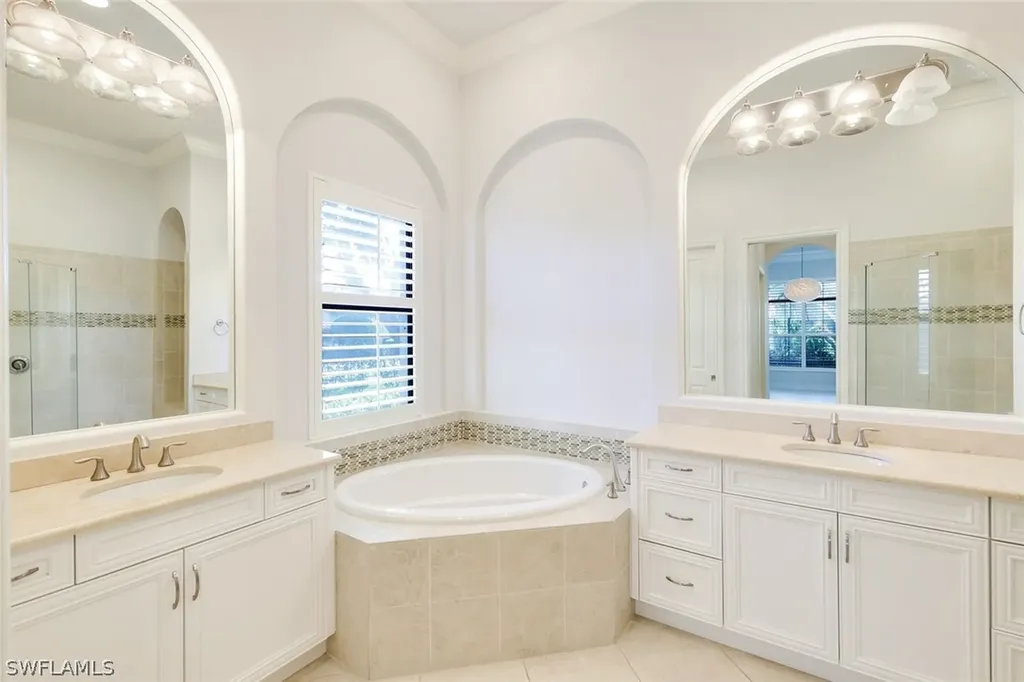 6419 Vivaldi Court Naples FL 34113