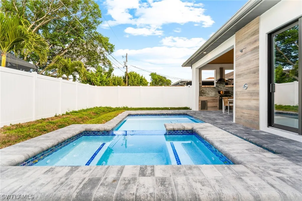 653 107th Avenue N Naples FL 34108