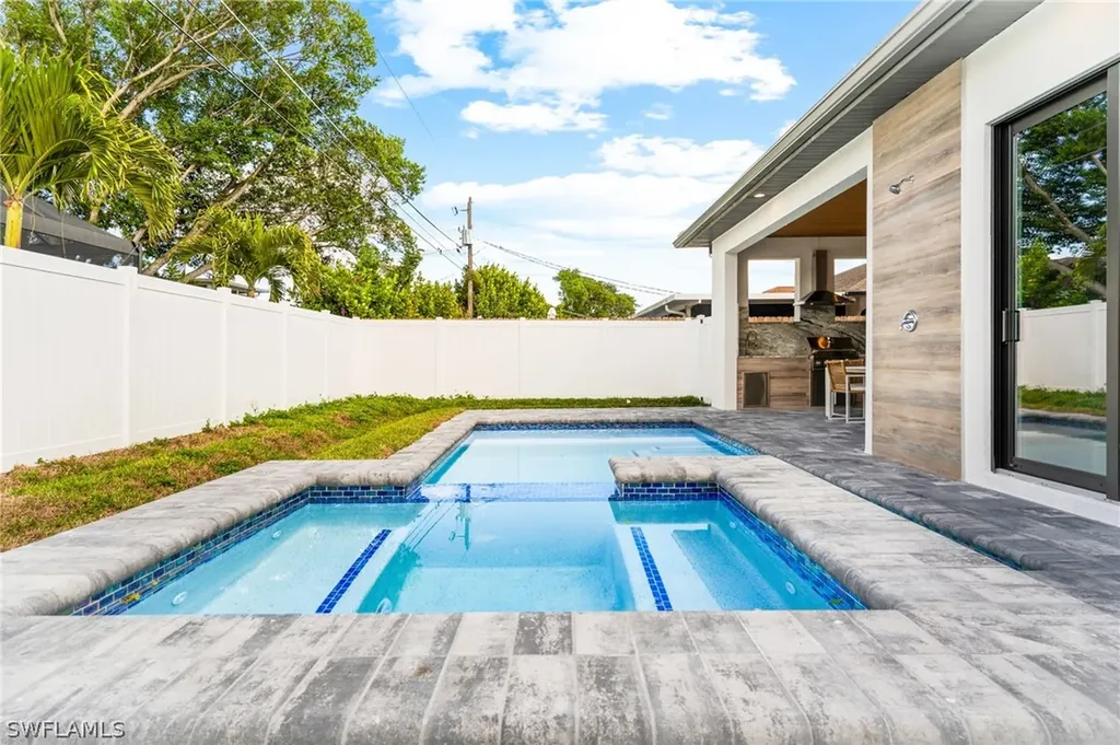 653 107th Avenue N Naples FL 34108