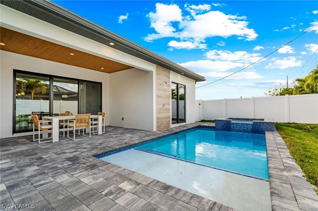 653 107th Avenue N Naples FL 34108