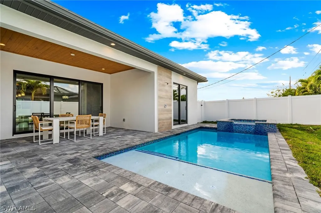 653 107th Avenue N Naples FL 34108