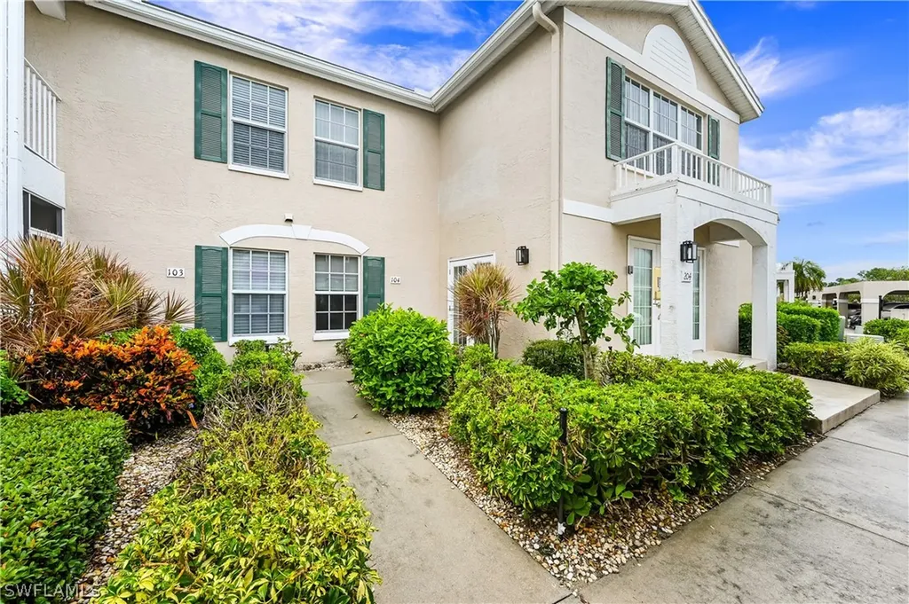 829 Tanbark Drive Naples FL 34108