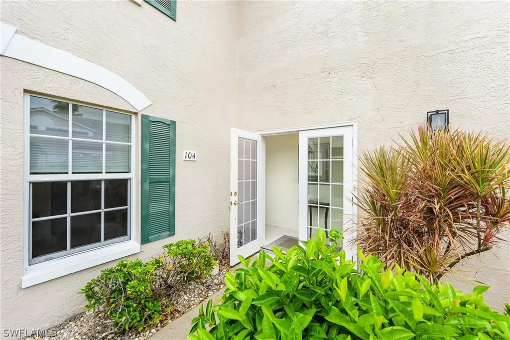 829 Tanbark Drive Naples FL 34108
