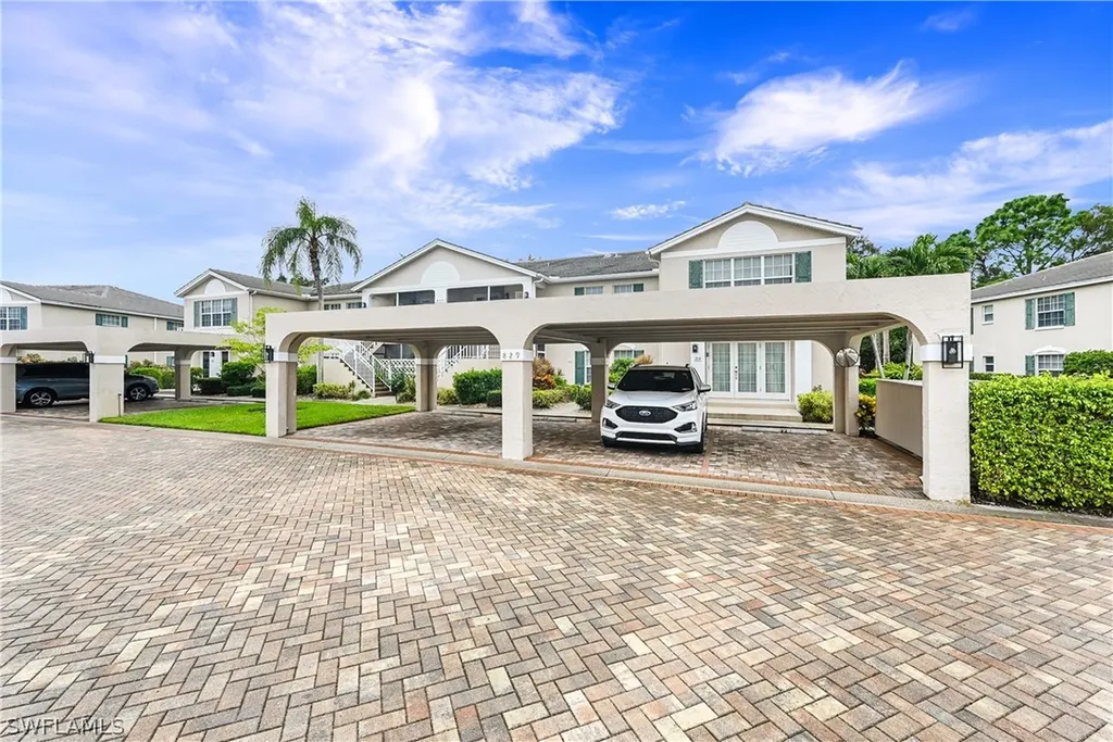829 Tanbark Drive Naples FL 34108