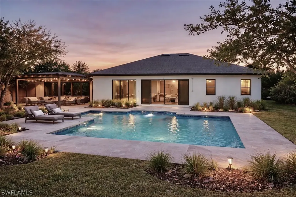 593 39th Avenue NW Naples FL 34120