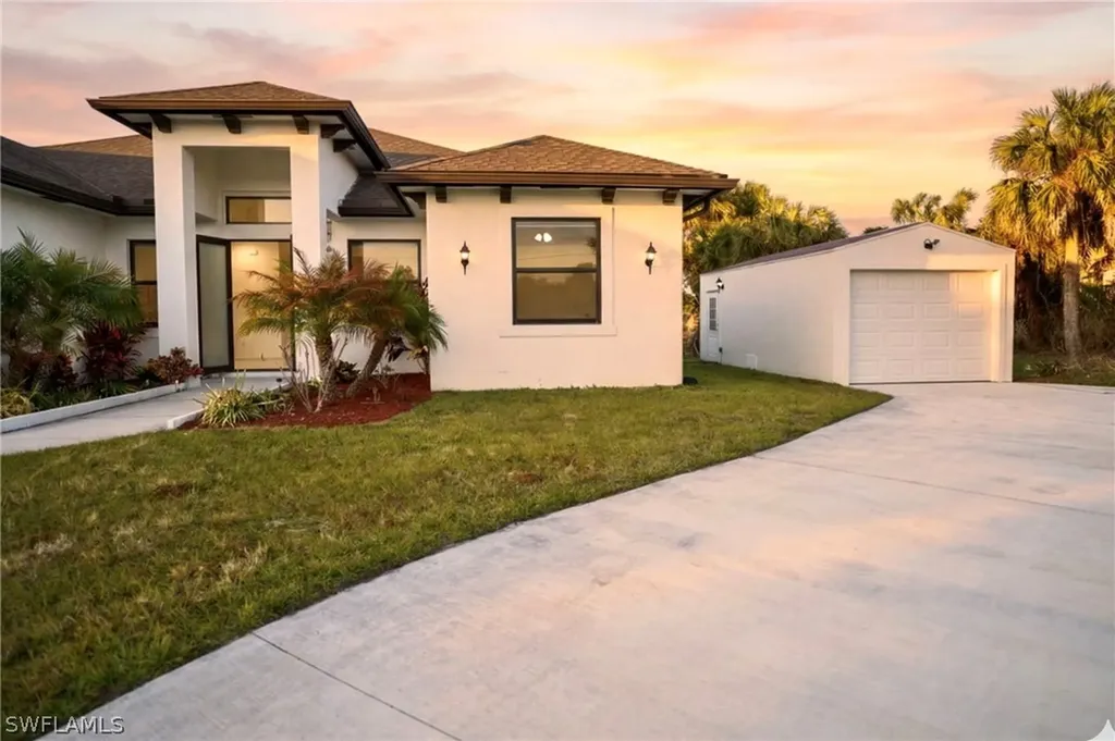 593 39th Avenue NW Naples FL 34120
