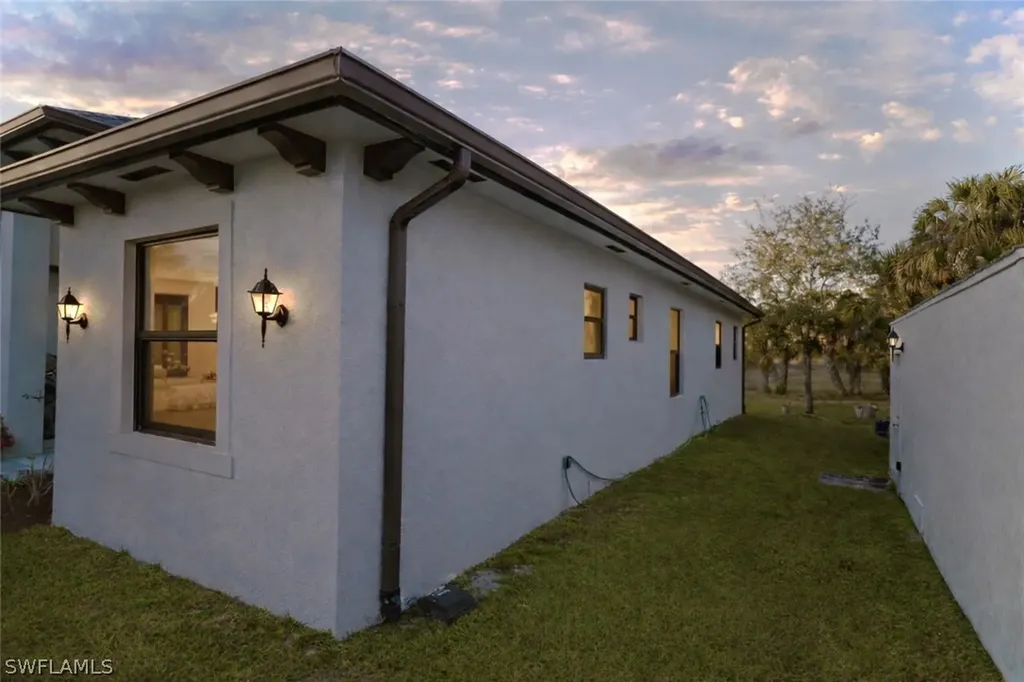 593 39th Avenue NW Naples FL 34120