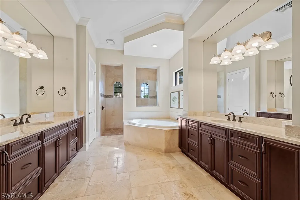 6081 Tamworth Court Naples FL 34119