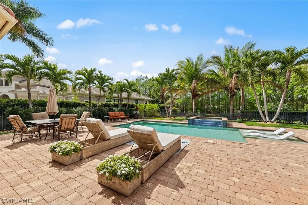 6081 Tamworth Court Naples FL 34119