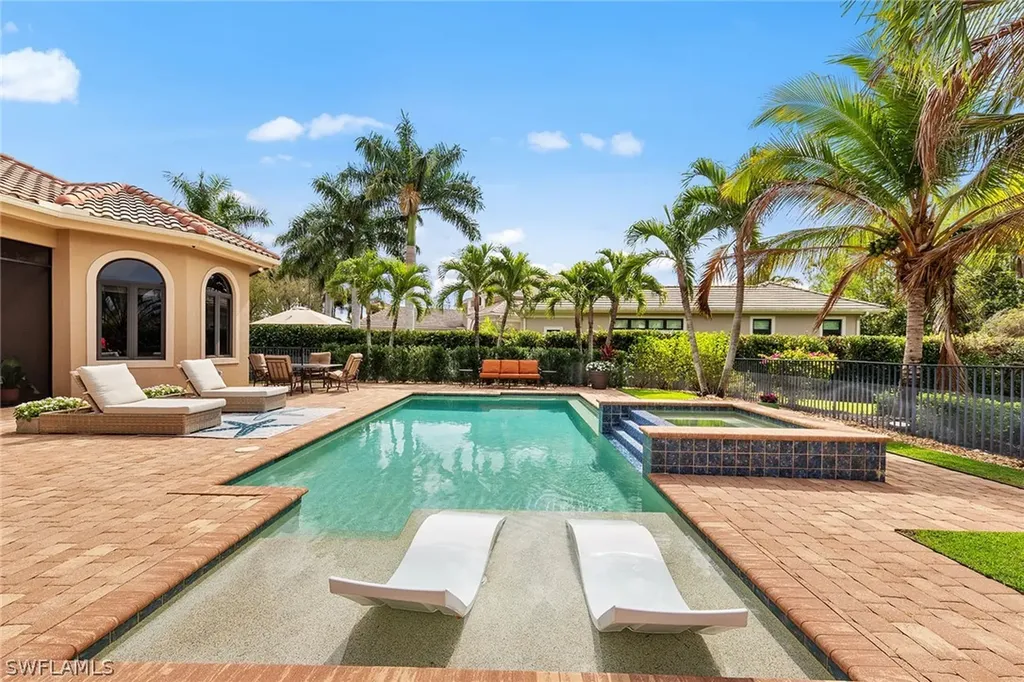 6081 Tamworth Court Naples FL 34119