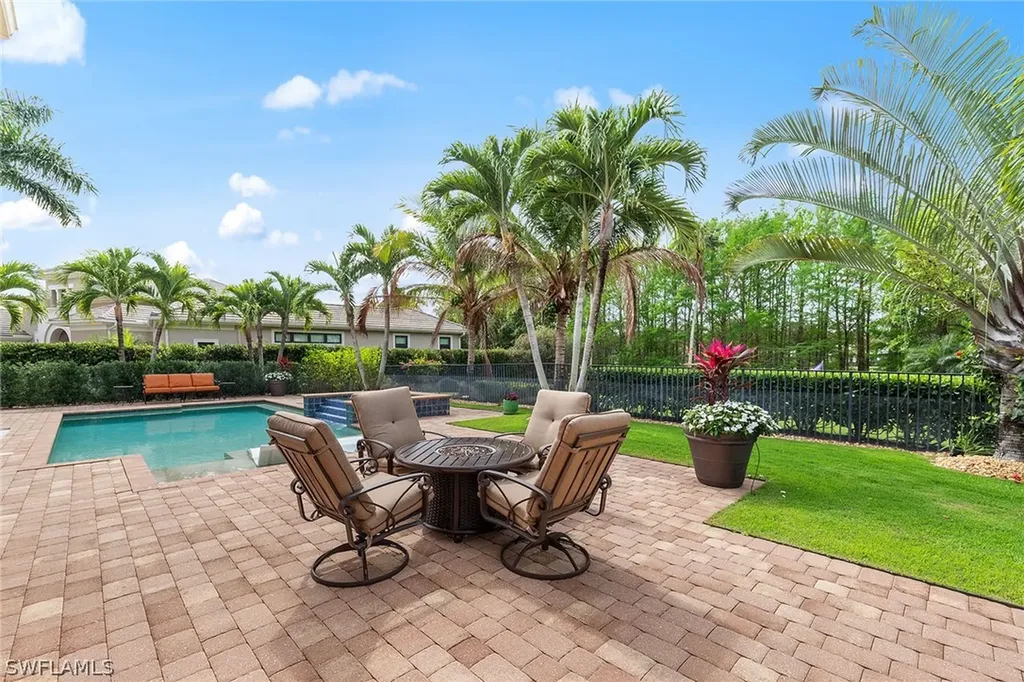 6081 Tamworth Court Naples FL 34119