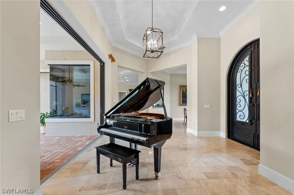 6081 Tamworth Court Naples FL 34119
