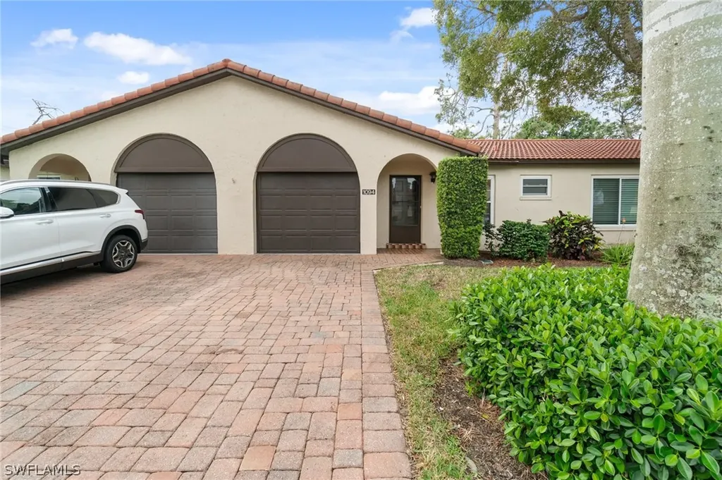 1094 Forest Lakes Drive Naples FL 34105