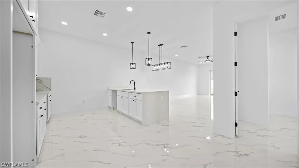 826/828 Diplomat Parkway E Cape Coral FL 33909
