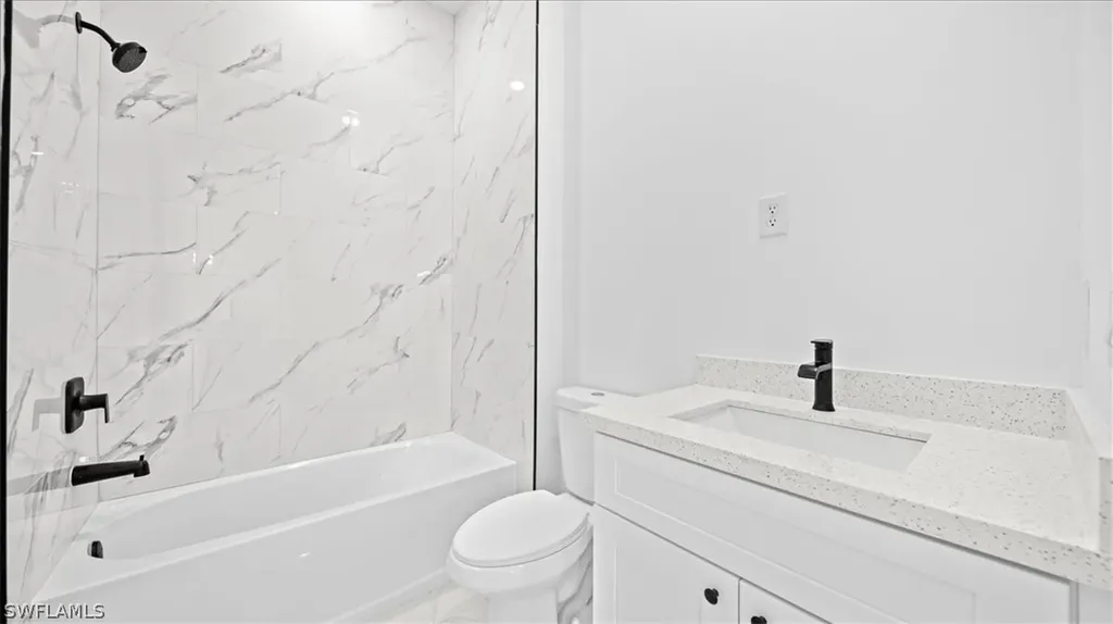 826/828 Diplomat Parkway E Cape Coral FL 33909